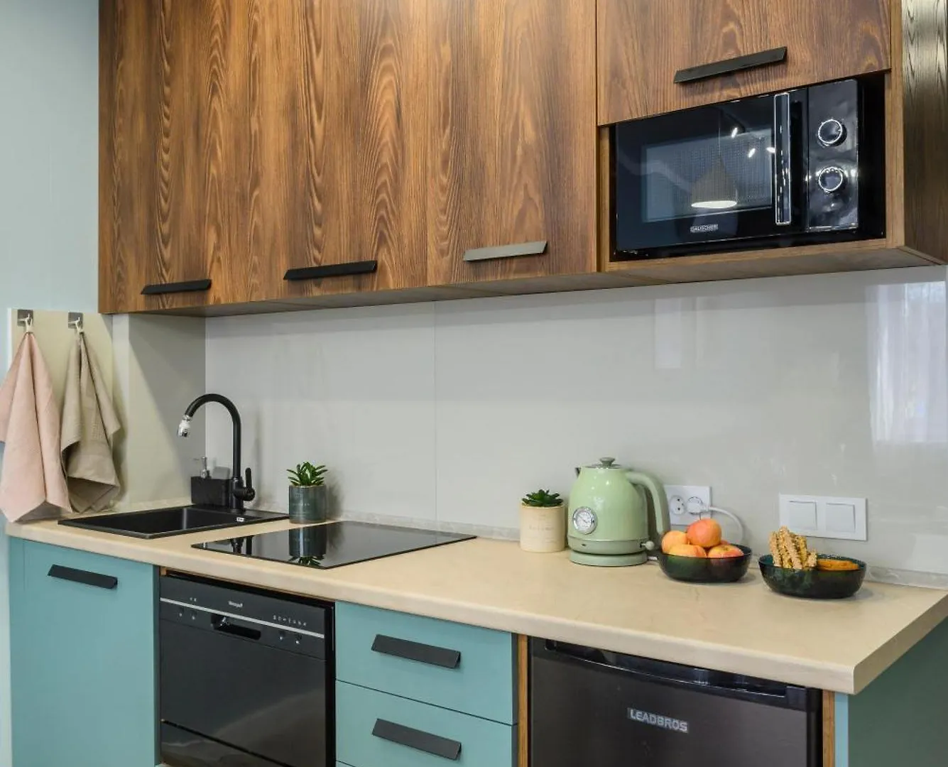 Mid-Century Charm Apartments В Центре Алматы Almaty