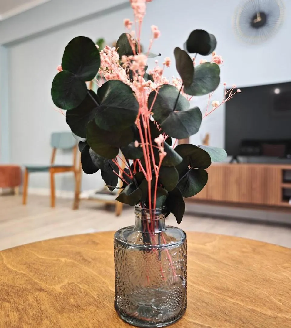 Mid-Century Charm Apartments В Центре Алматы Казахстан