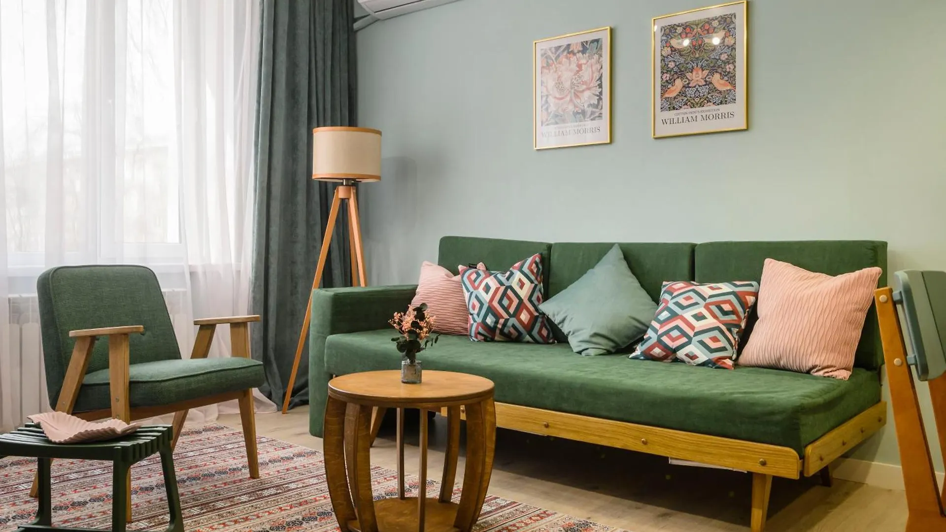 Mid-Century Charm Apartments В Центре Алматы