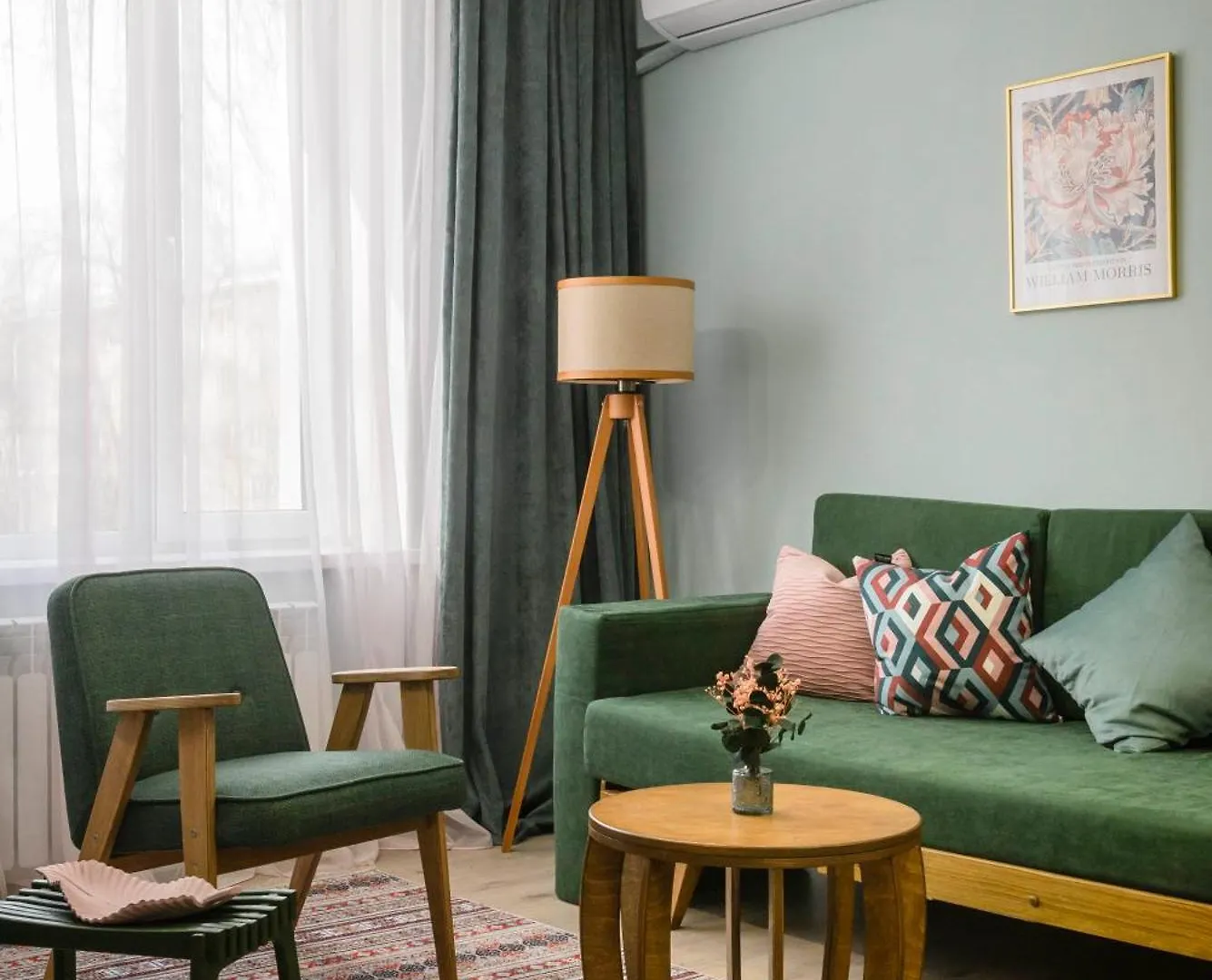 Mid-Century Charm Apartments В Центре Алматы