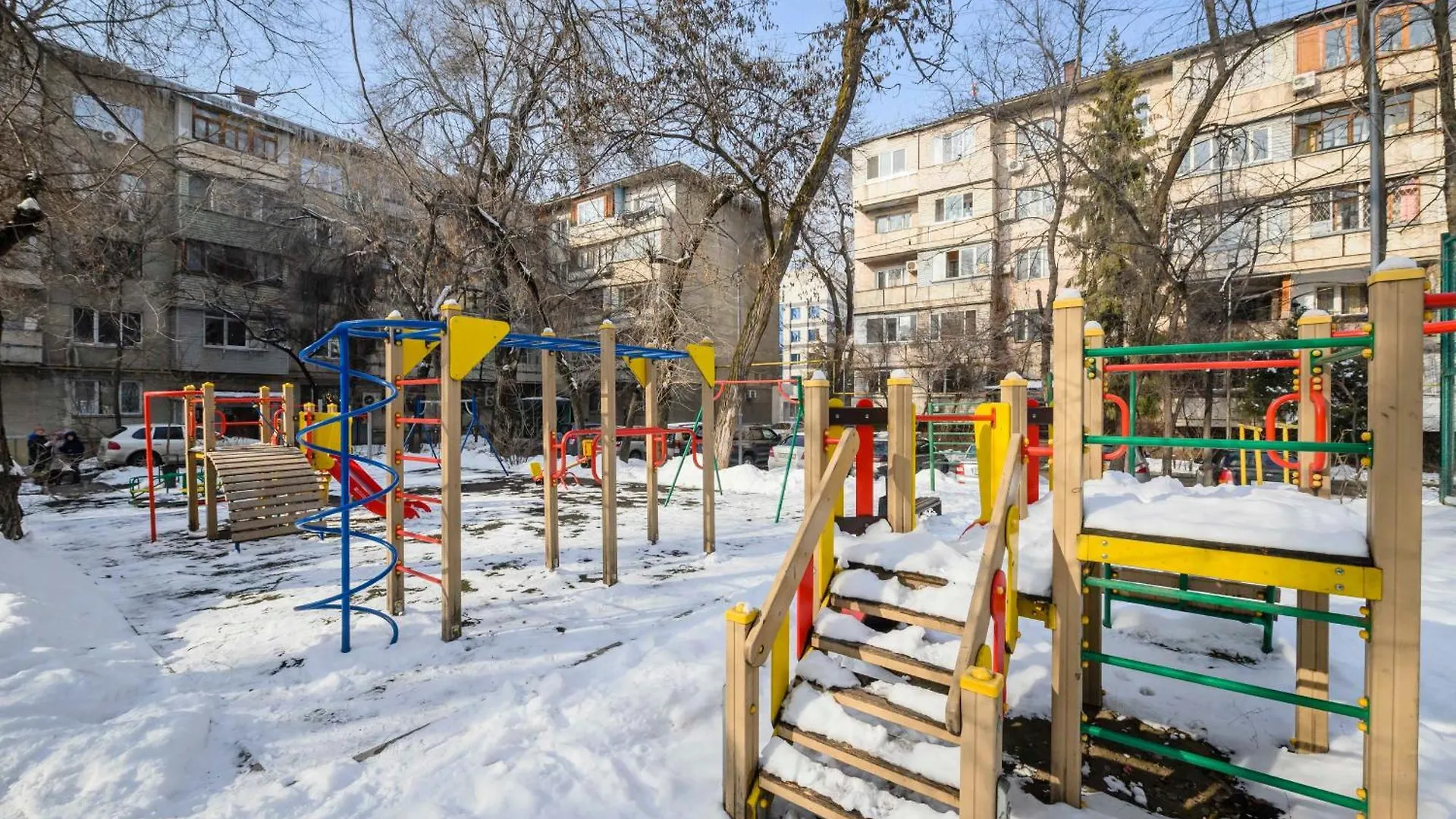 Mid-Century Charm Apartments В Центре Алматы