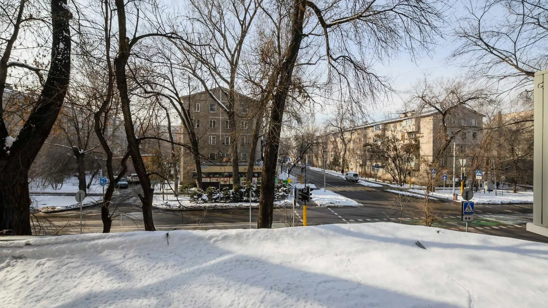 Mid-Century Charm Apartments В Центре Алматы